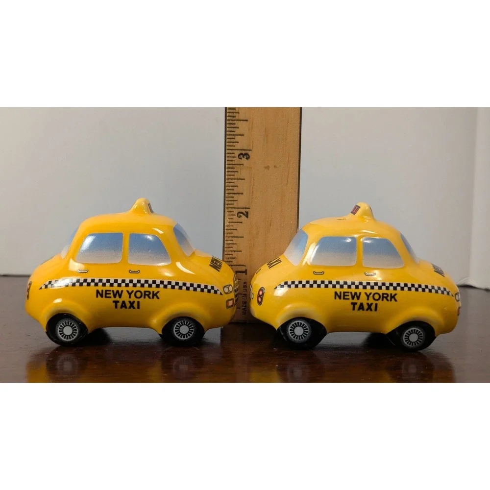 City Of New York Yellow Taxi Cab Salt & Pepper Shaker Novelty Set Ceramic